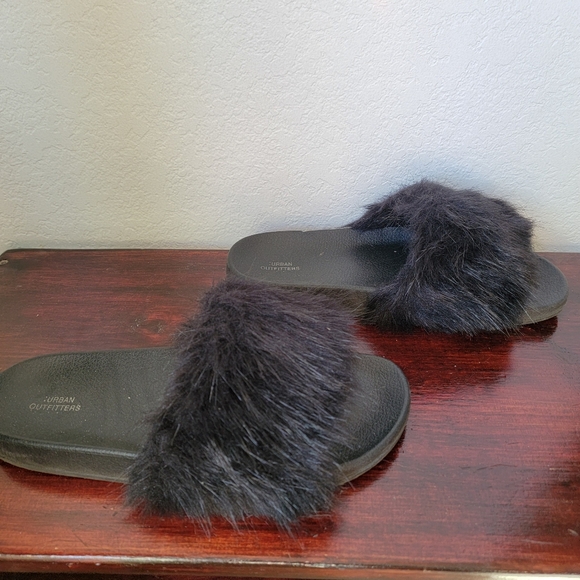 Urban Outfitters Fuzzy Slides - Picture 3 of 3